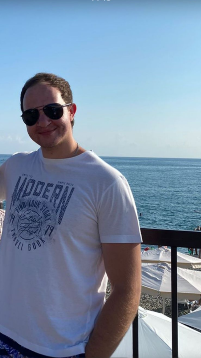 Артём